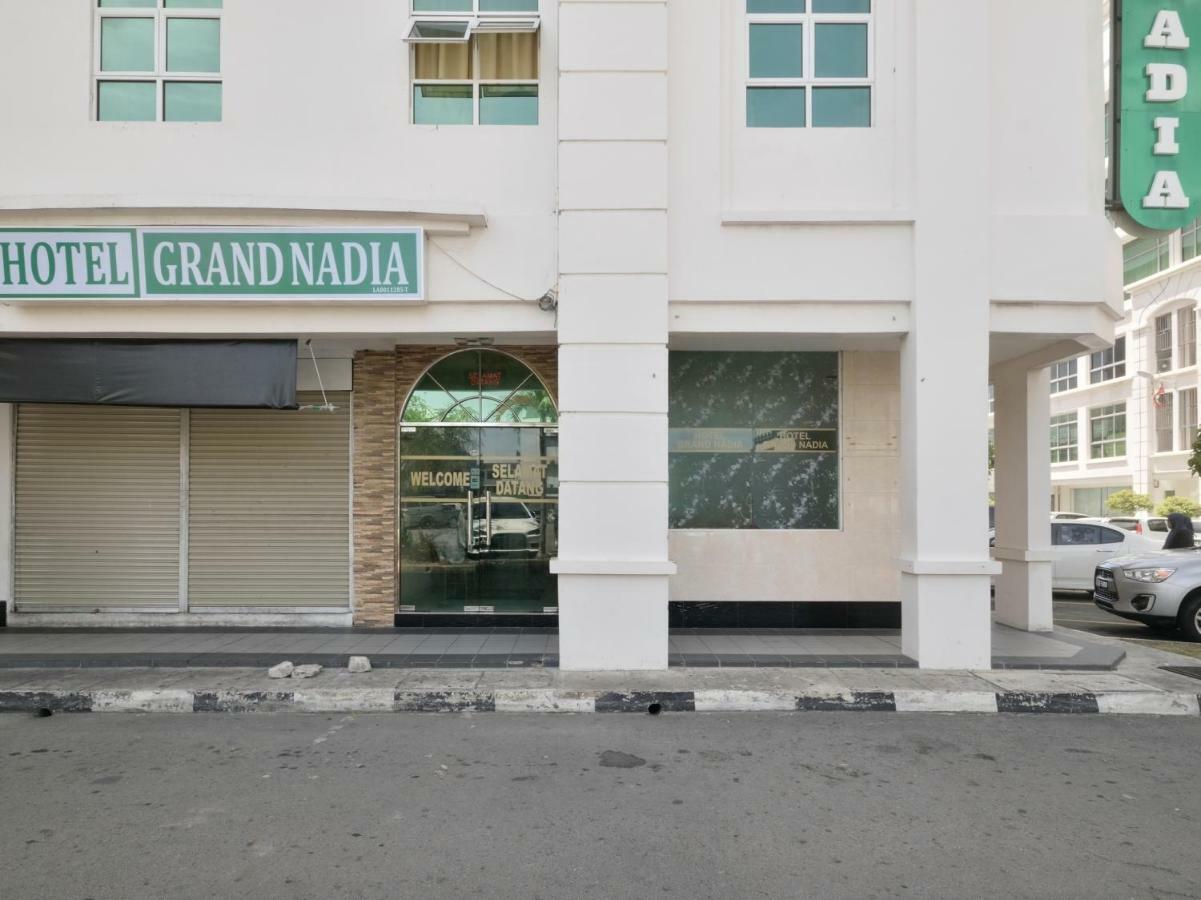 לבואן Oyo 892 Hotel Grand Nadia מראה חיצוני תמונה