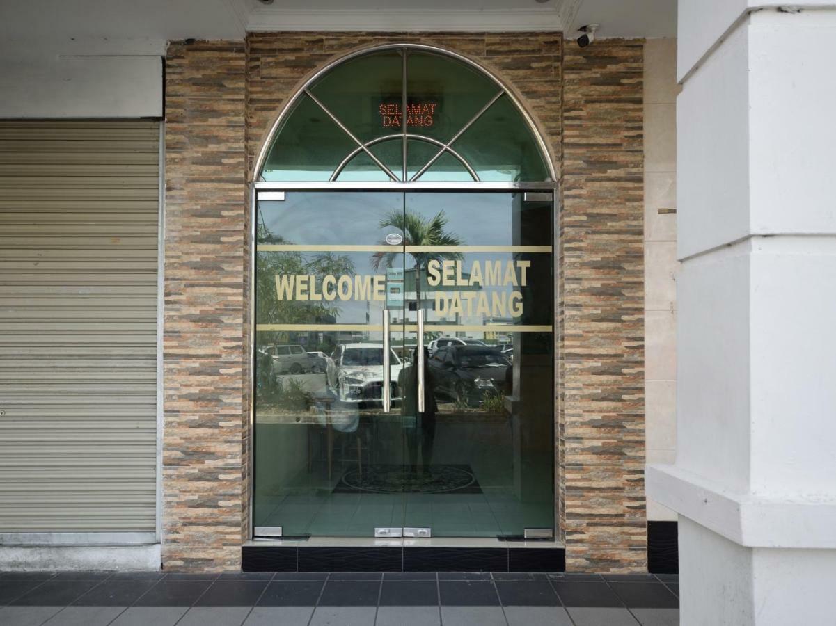 לבואן Oyo 892 Hotel Grand Nadia מראה חיצוני תמונה